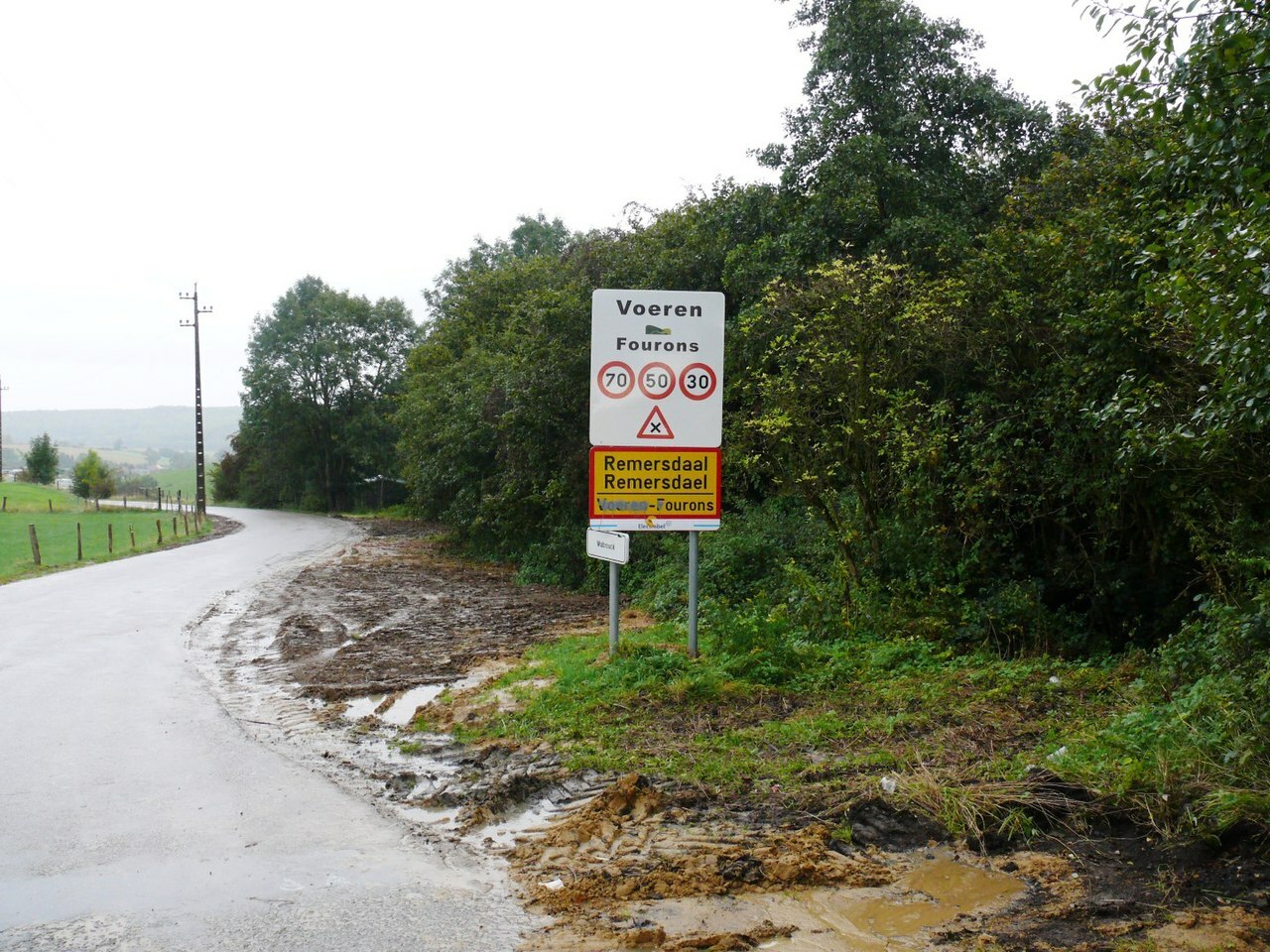 Voeren Remersdaal Mabrouck Houtkant bij spoorwegberm Lijn 38